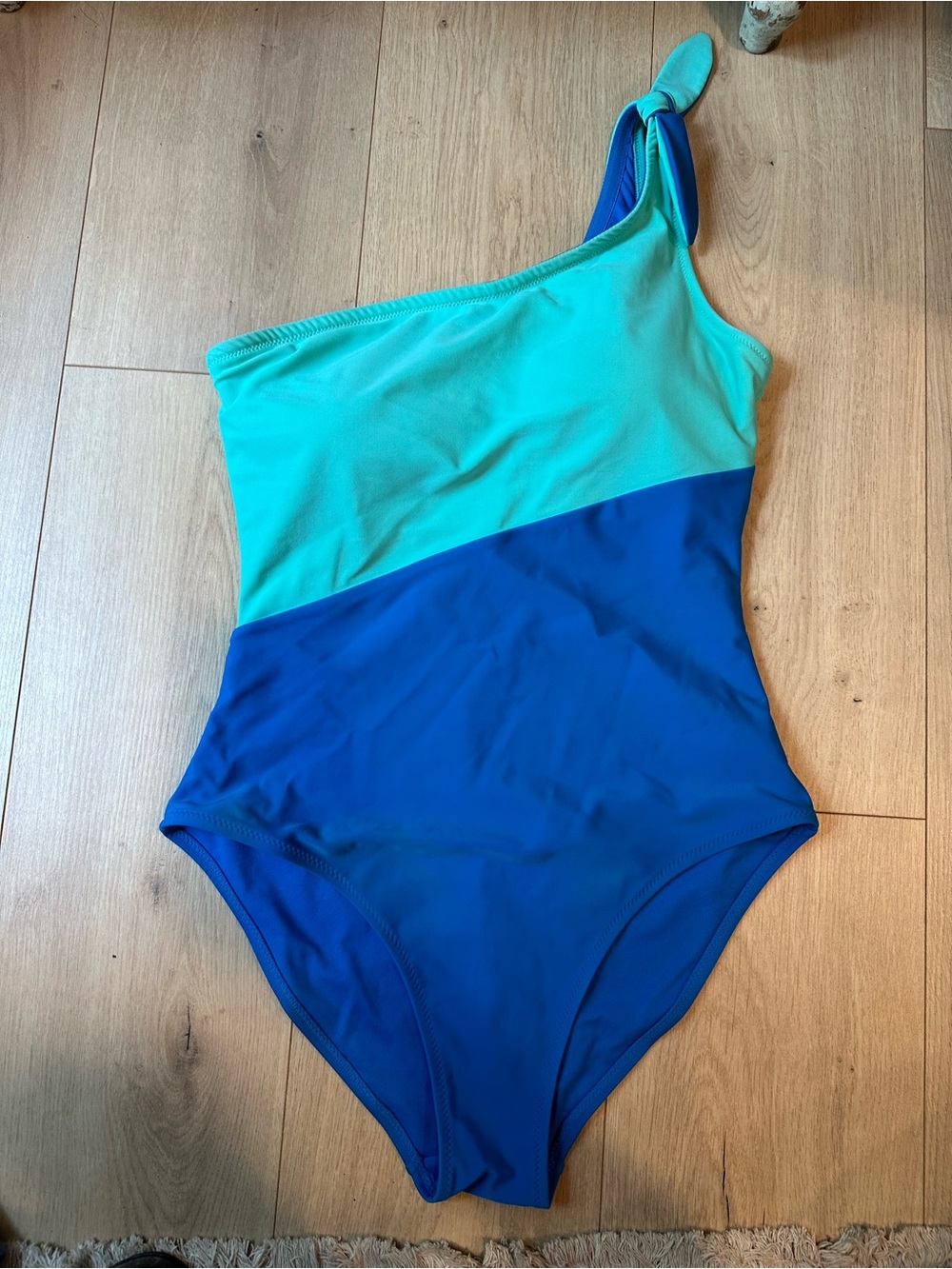 Old Navy women’s One-Shoulder Colorblock Swimsuit in Teal & Royal Blue
